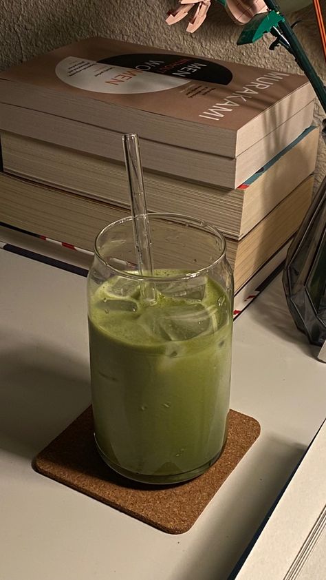 Macha Aesthetic, Green Drink, Matcha Drink, Iced Matcha Latte, Detox Water Recipes, Coffee Obsession, Iced Matcha, Healthy Food Motivation, Think Food