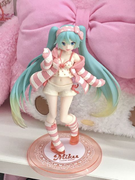 Cutecore Figures, Losing Motivation, Miku Figure, Kawaii Room Ideas, 3d Figures, Kawaii Core, Anime Figurines, Kawaii Room, Figure Poses