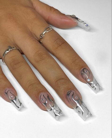 Metallic Acrylic Nails, Pink Nails Prom, Aesthetic Flames, Acrylic Nails Black, Nails Pearl, Chrome Nails Designs, Grunge Nails, Pearl Nails, Star Nails