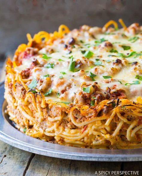 Leftover Spaghetti Noodles, Spaghetti Pie Recipe, Baked Spaghetti Pie, Spaghetti Frittata, Greek Spaghetti, Spaghetti Pie Recipes, Leftover Spaghetti, Salad Appetizer Cups, Baked Spaghetti Recipe