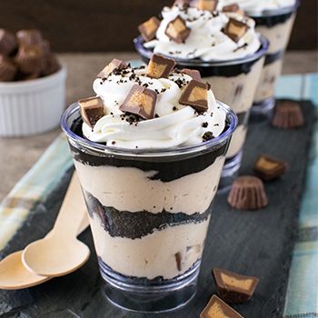 Photo of No Bake Peanut Butter Fudge Cheesecake Parfaits No Bake Peanut Butter Fudge, Mini Dessert Easy, Fudge Cheesecake, Cheesecake Parfait Recipes, Breakfast Parfait Recipes, Jar Desserts, Dessert Cups Recipes, Mini Dessert Recipes, Mason Jar Desserts