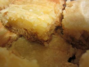 Neiman Marcus Cake, Chess Bars, Chess Cake, Chess Pie Recipe, Ooey Gooey Butter Cake, Gooey Bars, Old Cookbooks, Gooey Butter Cake, Lemon Cake Mixes