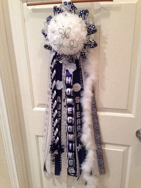 Butterfly Mums Homecoming, Butterfly Homecoming Mum, Strawberry Shortcake Mum Homecoming, Mum Designs, Garter Homecoming, Senior Things, Swag Era, Mum Ideas, Spirit Week Outfits