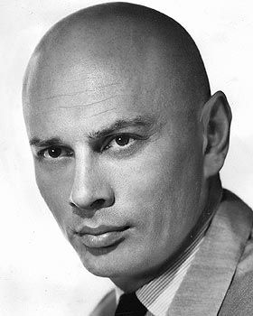 Klasik Hollywood, Yul Brynner, Tyrone Power, Hollywood Men, Classic Movie Stars, Bald Head, Humphrey Bogart, Hollywood Icons, Actrices Hollywood