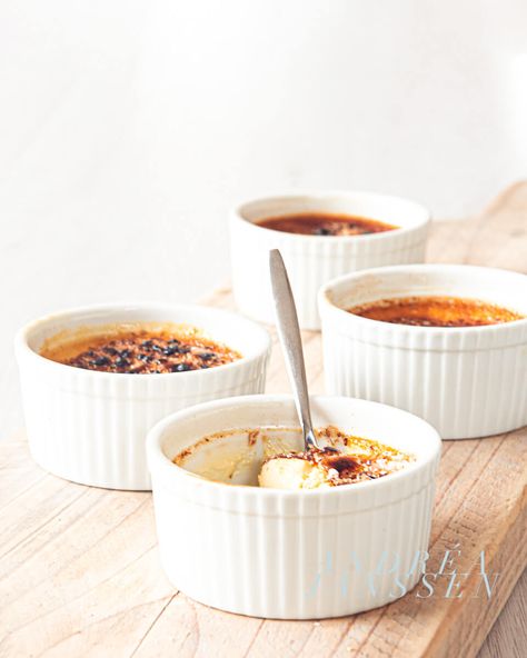 Cinnamon honey crème brûlée Creme Brulee Recept, Creme Brulee Recipe, Cinnamon Honey, Creme Brûlée, Scottish Recipes, Festive Desserts, Tasting Party, Sweet Delights, Honey And Cinnamon