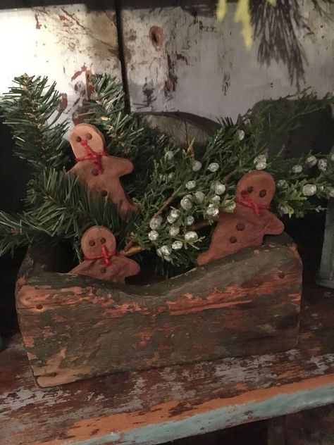 Primitive Vignettes, Prim Kitchen, Primitive Country Christmas, Christmas Workshop, Primitive Christmas Decorating, Primitive Cottage, Christmas Cabin, English Kitchen, Prim Christmas