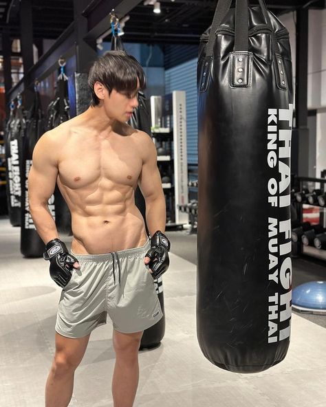 Big Muscular Men, Asian Male Model, Cute Guy Pics, Men Abs, Gym Guys, Sports Boys, Handsome Asian Men, Hot Asian Men, Training Motivation