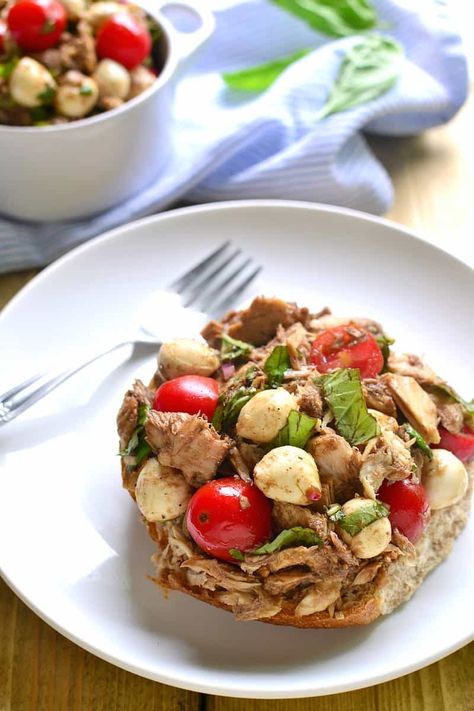 Move over, mayo...this Caprese Tuna Salad is just the fresh twist you've been looking for. Made with fresh mozzarella, basil, tomatoes, and balsamic vinaigrette, it's delicious in a sandwich or all on its own! Tuna Stuffed Tomatoes, Tuna Casserole Recipes, Food Advice, Healthy Food Facts, Garlic Pasta, Tuna Recipes, School Supply, Balsamic Vinaigrette, Healthy Diet Recipes