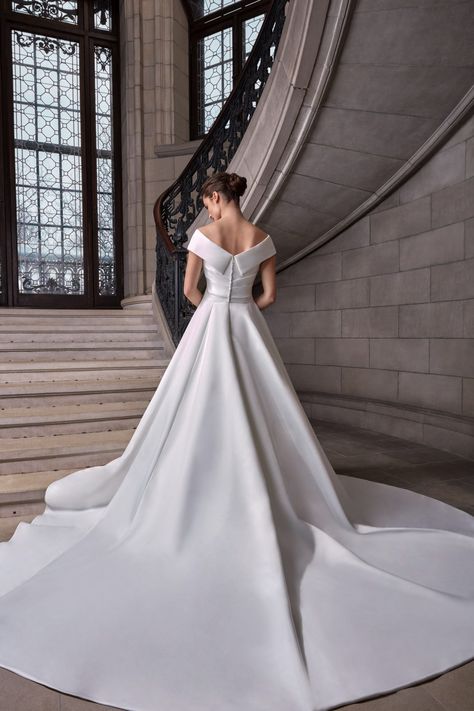 Simple Ballgown Wedding Dress, Satin Wedding Dress Ballgown, Simple Ballgown, Silk Satin Wedding Dress, Sareh Nouri Wedding Dress, Sareh Nouri Bridal, Cathedral Wedding Dress, Wedding Dresses Kleinfeld, Portrait Neckline