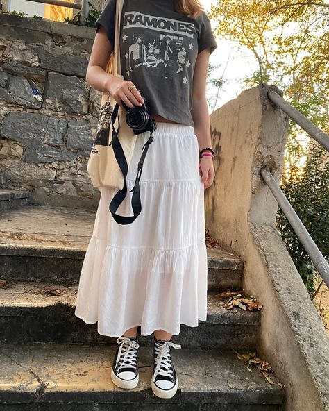 Bracelets With Outfits, Long Black Skirt With Converse, Sundress With Sweater Over It, Dress And Converse Outfit Aesthetic, Converse Cute Outfits, Midi Skirt With Converse, Long Skirts With Converse, Casual School Dresses, Converse And Long Skirt