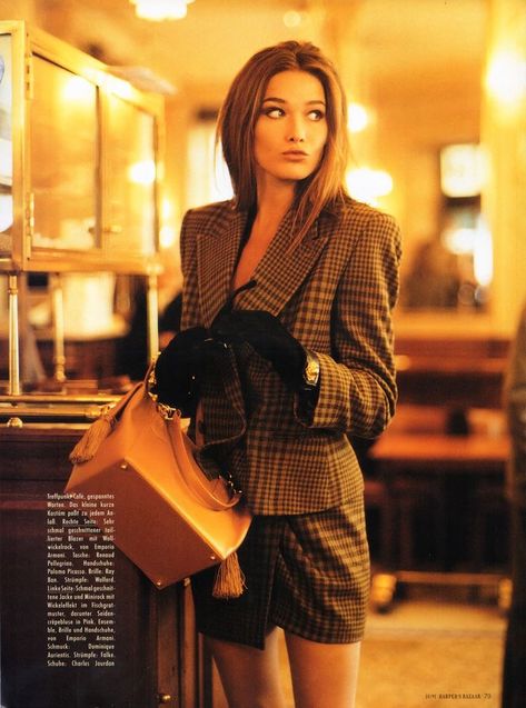 Carla Bruni Style, Brenda Schad, Fashion Brenda, Models 90s, Model Pose, 90s Models, Carla Bruni, Grunge Look, Model Aesthetic