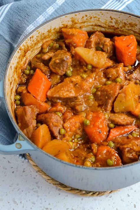 Recipe With Hamburger Meat, Recipes Using Beef, Vegan Beef Stew, Vegan Filipino, Tomato Beef, Beef Cubes, Pork Stew Recipes, Soy Meat, Garlic Carrots