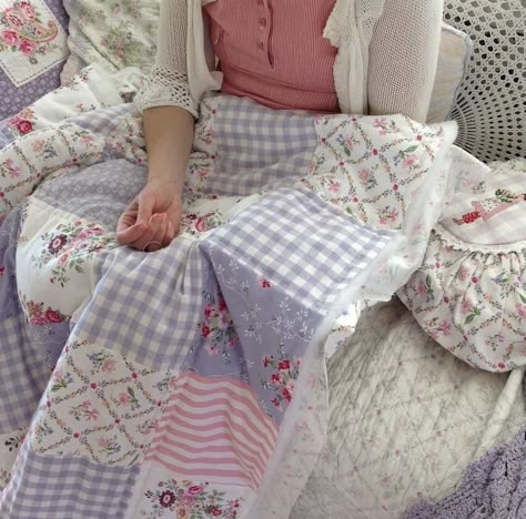 Make Pillow Covers, Shabby Chic Quilts, Lavender Cottage, Pink Cottage, Purple Quilts, Cute Quilts, Quilt Baby, Patchwork Quilt Patterns, Rag Quilt