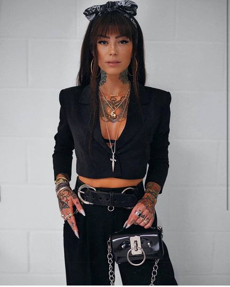 ZANA BAYNE on Instagram: “SAMMI @sammijefcoate all black everything 🕷🎱🏴‍☠️ Wearing her #ZanaBayne Ludlow Belt & Mini Choker Bag (Black PVC)” Solar Witch, Sammi Jefcoate, Thrift Ideas, Paint It Black, Tattooed Women, Look Rock, Style Rock, Unique Fits, Crop Blazer