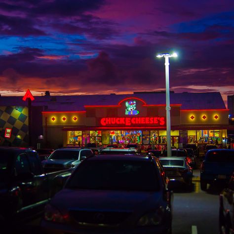 Why I Celebrate My Birthday at Chuck E. Cheese's as an Adult Chucky Cheese Aesthetic, Chuck E Cheese Aesthetic, Showbiz Pizza, Honey Bun, Nostalgic Pictures, Childhood Memories 2000, Nostalgia Aesthetic, Nostalgia Core, Birthday One