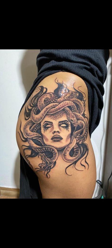 Tatuagem da medusa. Medusa Leg Tattoo Women, Medusa Tattoo Design For Women Thigh, Medusa Tattoo Side Thigh, Medusa Tattoo Design On Thigh, Medusa Tattoo Design Leg, Medusa On Thigh, Medusa On Leg Tattoo, Medusa Tattoo Upper Thigh, Medusa Tattoo Hip Thigh