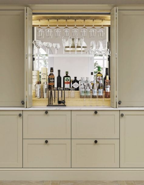 Bar Dresser, Breakfast Bar Ideas, Ideas For Small Kitchens, Colonial Kitchens, Dresser Kitchen, Kitchen Styling Modern, Home Bar Cabinet, Home Bar Rooms, Handleless Kitchen