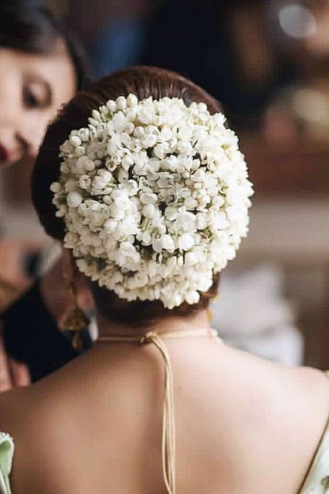 Check out bridal hair inspiration to complete your look. This curated inspo offers timeless styles designed with sleek finishes. Made for the modern bride. Hairstyles For Indian Wedding, Bridal Hairstyle Indian Wedding, Short Hair Bride, Saree Hairstyles, Bridal Bun, Bridal Hairdo, Bridal Braids, Hair Puff, Bridal Hair Buns