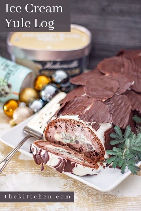 #ad Hudsonville Creamery Blend Vanilla and Extra Indulgent Mint Cookie Dough ice cream get swirled inside chocolate cake to create this delicious Ice Cream Yule Log! Whipped Chocolate Frosting, Yule Log Recipe, Cake Pop Recipe Easy, Cookie Dough Ice Cream, Log Cake, Cake Pops How To Make, Mint Ice Cream, Cake Pop Recipe, Mint Cookies