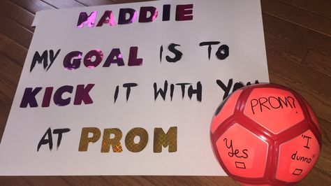 Soccer Fun Promposal/ Homecoming #original #different #fun #soccer #promposal Original Promposal Ideas, Soccer Prom Proposal, Soccer Promposal, Mom Prom, Formal Proposals, Cute Promposals, Promposal Ideas, Prom Picture, Valentine Poster