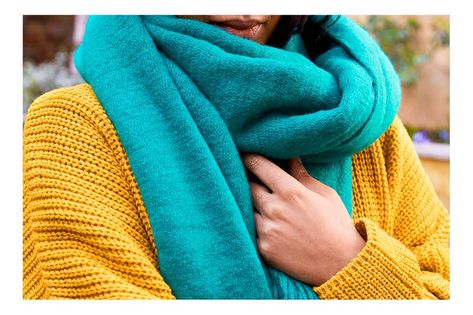 Chilly winter months call for cosy, comfy woollens! Make sure your knitwear looks its best with these tips on how to wash wool blankets, sweaters and more. Pull Angora, Wool Clothes, Hand Washing Machine, Wooly Hats, Wool Accessories, Wool Clothing, Wool Wash, Wool Throw, Clothes Line