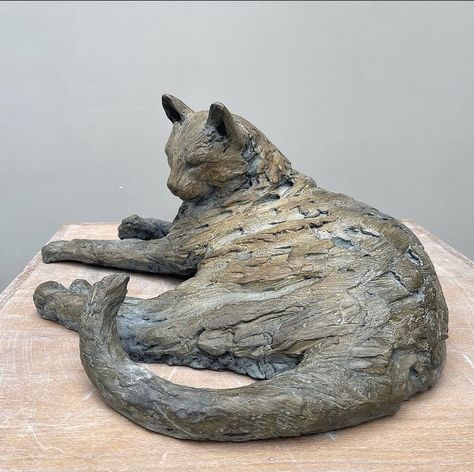 Ceramic Cats Sculpture, Cat Anatomy, Dremel Carving, Pottery Animals, Cat Sculpture, Concrete Sculpture, Paper Mache Art, Whimsical Cats, Shiga