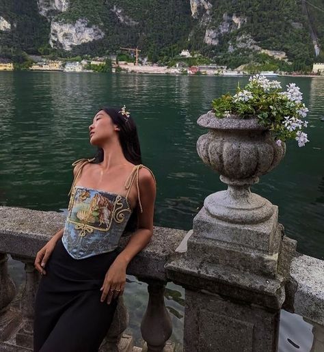 Lake Garda Instagram Pictures, Montenegro Outfit Ideas, Riva Del Garda Italy, Lake Garda Outfits, Lake Como Instagram Pictures, Lake Garda Aesthetic, Lake Como Instagram, Lake Como Fashion, Como Outfits