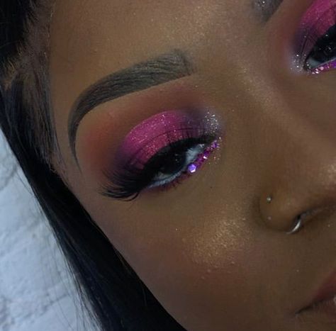 Barbie Makeup Ideas Simple, Hot Pink Makeup Looks Eyeshadows, Dark Purple Makeup Looks Prom, Fushia Makeup Looks, Dark Pink Eye Makeup, Hot Pink Prom Makeup, Pink Prom Makeup Looks, Valentines Eyeshadow Look, Pink Birthday Makeup