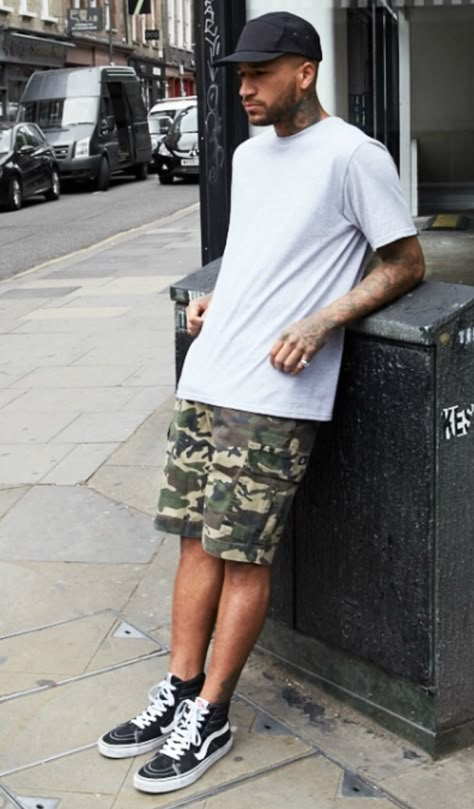 Camouflage Shorts Men Outfit, Camo Shorts Men Outfit, Vans Fits, Tennis Vans, Husband Clothes, Skater Fashion, Festival Outfits Men, Mens Casual Suits, Short Pants Outfit