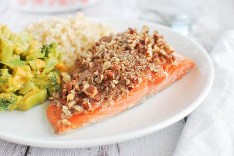 Maple Pecan Salmon - Fake Ginger Pecan Salmon, Healthy Dinners Easy, Pecan Crusted Salmon, Fake Ginger, Maple Salmon, Dinners Easy, Pecan Chicken, Maple Pecan, Salmon Recipe