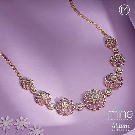 Pamper yourself during life's most memorable occassion with this striking diamond necklace with Allium inspired design seamlessly weaved… Fancy Items, Simple Hijab, Diamond Jewelry Set, Antique Gold Jewelry Indian, Diamond Pendants Designs, Diamond Necklace Designs, Gold Necklace Indian Bridal Jewelry, Pamper Yourself, Antique Gold Jewelry