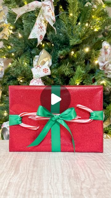 Nikki - Wrappin Queen on Instagram: "Candy cane inspired gift wrapping #giftwrapping #wrappinqueen #christmas" Cute Gift Wrapping Ideas, Holidays Ideas, Birthday Gift Wrapping, Pen Gift, Candy Canes, Christmas Gift Wrapping, Themed Cakes, Gift Wrap, Candy Cane