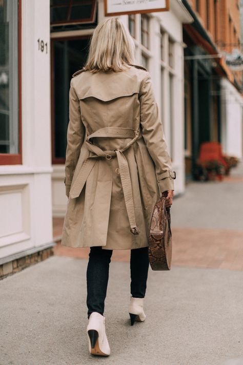 Jeans Video, Fall Wardrobe Basics, Erin Busbee, Busbee Style, Cute White Tops, Trench Beige, Bulky Sweaters, Fall Outerwear, Telluride Colorado