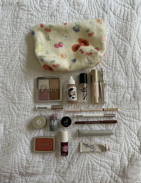 Uni Backpack, Glossier Concealer, America Trip, Makeup Bag Essentials, Pants Woman, Seasons Change, Makeup Needs, Bags Aesthetic, Makeup Items