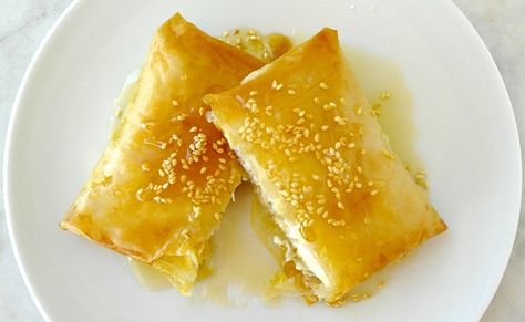 Easy to make baked feta wrapped in phyllo dough drizzled with honey baked until soft inside, crunchy on the outside. Greek Baked Feta, Baked Feta Cheese, Olive Tomato, Cheese And Honey, Greek Appetizers, Baked Feta, Baking With Honey, Greek Cooking, Phyllo Dough