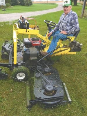 Electric Riding Lawn Mower, Riding Lawn Mower Attachments, Shop Hacks, Farming Tractors, Yard Tractors, Commercial Mowers, Agriculture Equipment, Homemade Tractor, Farm Show