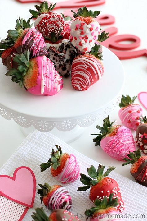 Chocolate Dipped Strawberries Recipe, Dipped Strawberries Recipe, Coconut Hot Chocolate, Chocolate Covered Strawberry Recipe, Blackberry Syrup, Dipped Strawberries, Chocolate Pastry, Huevos Fritos, Chocolate Dipped Strawberries