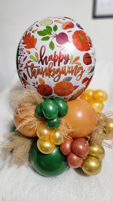 Thanksgiving Balloon Bouquet, Thanksgiving Balloon Centerpiece, Christmas Balloon Bouquets, Thanksgiving Balloon Decorations, Thanksgiving Balloon Garland, Balloon Diy Crafts, Thanksgiving Balloons, Balloon Hacks, Balloon Table Centerpieces