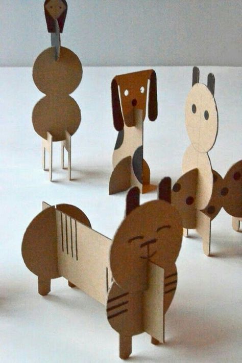 Cardboard scrap craft Diy With Kids, Diy Karton, Karton Design, Cardboard Animals, Cardboard Toys, Cardboard Sculpture, Cardboard Art, Geometric Animals, Diy Cardboard