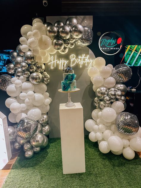 Minimalist Balloon decor ideas 🥳💙 #balloongarland #40thbirthday #balloons #birthday #birthday Balloon Decor Ideas, Decor Backdrop, Balloons Birthday, Balloon Decor, Party Needs, Balloon Garland, 40th Birthday, Balloon Decorations, Balloons