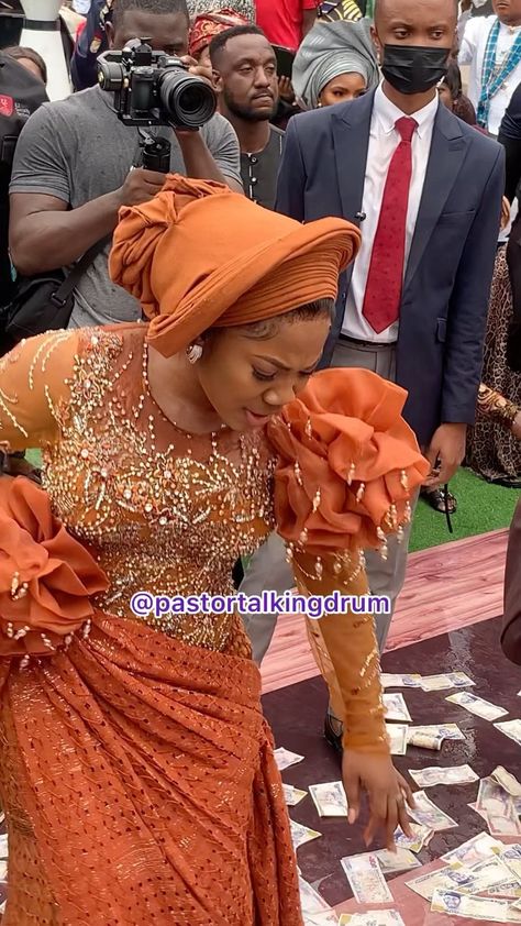 Pastor TALKINGDRUM Of WazobiafmPH | Mercy Shaaaa …. Full Of Vibes And Joy 🤩 I VALUE YOU SisOFLife @mercychinwo @mercychinwo And BLESSED @theofficialblessed #mercychinwo … | Instagram Burnt Orange Lace Asoebi Styles, Traditional Marriage Attires In Nigeria, Marriage Dresses For Women, Burnt Orange Lace Dress, Shape Gown, Buba Styles, George Styles, Igbo Blouse, Lace Blouse Styles