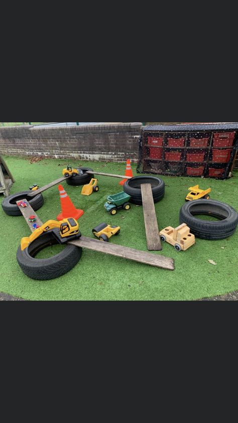 Eyfs Outdoor Area, Diy Kids Playground, Outdoor Kids Play Area, Preschool Playground, Outdoor Learning Spaces, Construction Play, Play Area Backyard, Outdoor Play Spaces, Backyard Kids Play Area