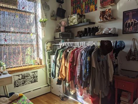 I'm 21 and live in a 72-square-foot NYC apartment that costs $1,345 a month. Here's what a day in my life looks like. Micro Studio, Nyc Studio Apartments, Apartment In Nyc, Nyc Rooms, Nyc Decor, A Day In My Life, Micro Apartment, Day In My Life, Nyc Studio