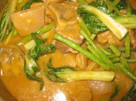 Kare-kare is a popular Philippine dish. It is a stew of either beef, pork, oxtail, goat, or other kinds of meat and mixed with vegetables. W... Pork Hocks Recipe, Kare Kare Recipe, Pork Hock, Filipino Dish, Banana Blossom, Kare Kare, Shrimp Paste, Filipino Desserts, Filipino Dishes