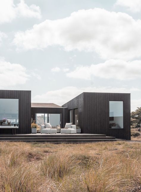 Polzeath Cornwall, Scandinavian House Design, Prefabricated Cabins, Scandinavian Cabin, Cabin Modern, Eco House Design, Modular Cabins, Modular Housing, North Cornwall