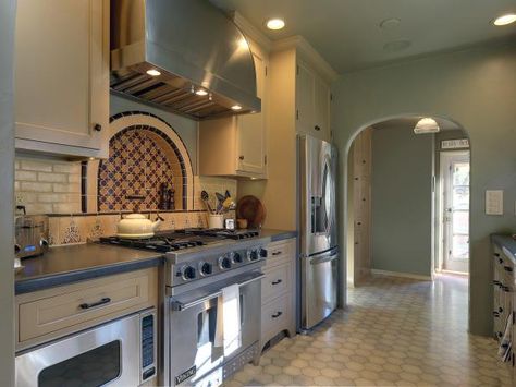 Mediterranean Kitchen With Mosaic Backsplash and Arched Door Mediterranean Kitchen Backsplash, Mediterranean Kitchen Cabinets, Tuscan Kitchen Design, Mediterranean Kitchen Design, Spanish Style Kitchen, Hgtv Kitchens, Italian Kitchen Design, Kitchen Styling Modern, Spanish Kitchen