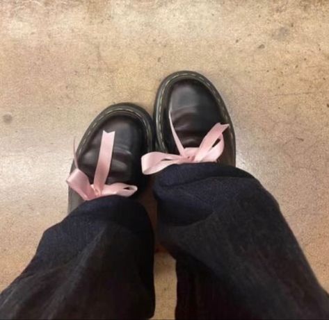 ْ on Twitter: "this is a sign for you to use ribbon lace as shoelace https://t.co/akr5NsDzrk" / Twitter Ribbon Shoe Laces, Ribbon Shoes, Good Riddance, Romantic Mood, Gracie Abrams, Pink Princess, Doc Martens, A Sign, Pink Ribbon