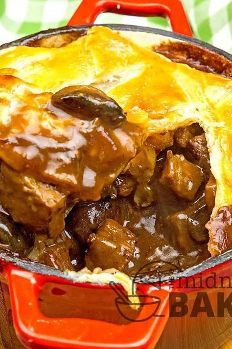 British Meat Pies, Beef Pot Pie Recipe, Beef And Mushroom Pie, Deer Steak, How To Make Steak, Beef Pie, British Foods, Steak Pie, Ale Recipe