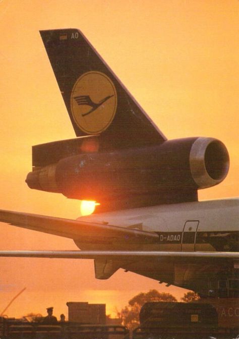 Lufthansa Airlines, Plane Wallpaper, Canadian Airlines, Aviation Nation, Douglas Aircraft, Plane And Pilot, Dc 10, Airplane Photography, Passenger Aircraft