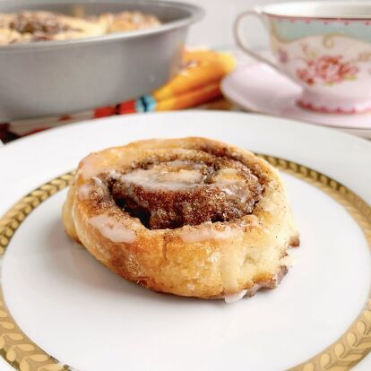 Today, we're making 2 Ingredient Dough Cinnamon Rolls! One of the things that I love the most about 2 ingredient dough is that it breaks down that barrier with people (like myself) that aren't confident working with yeast. There's a whole new generation of bakers out there thanks to the kitchen magic that this dough brings.So in it's simplest form, 2 ingredient dough is equal parts self rising flour and plain nonfat greek yogurt. However, as I continue to experiment with different ki… Gluten Free Twix, 2 Ingredient Dough, Double Chocolate Chip Muffins, Chocolate Chip Cookie Cups, Fig Tart, Lemon Bars Easy, Sweet Potato Bread, Nonfat Greek Yogurt, Kitchen Magic